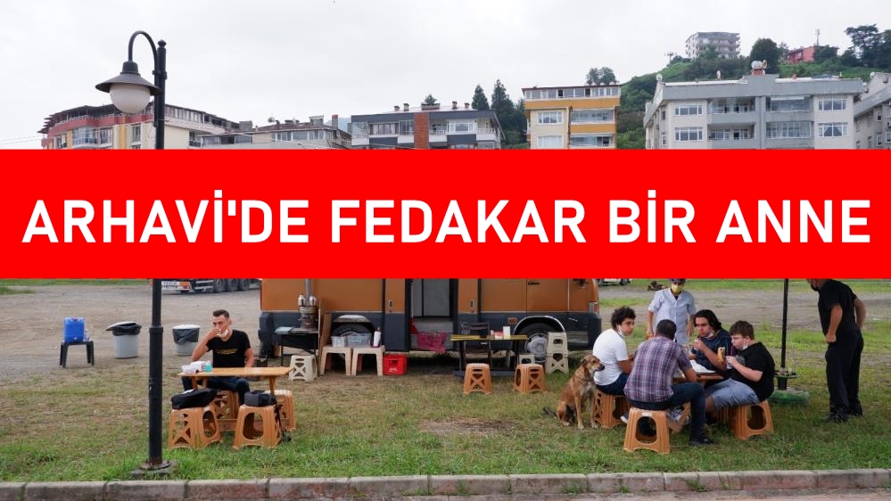 Fedakar anne hasta oğlunun tedavi masrafları için minibüste köfte satıyor