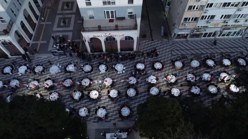 Hopa Belediyesi iftar yemeği düzenledi.