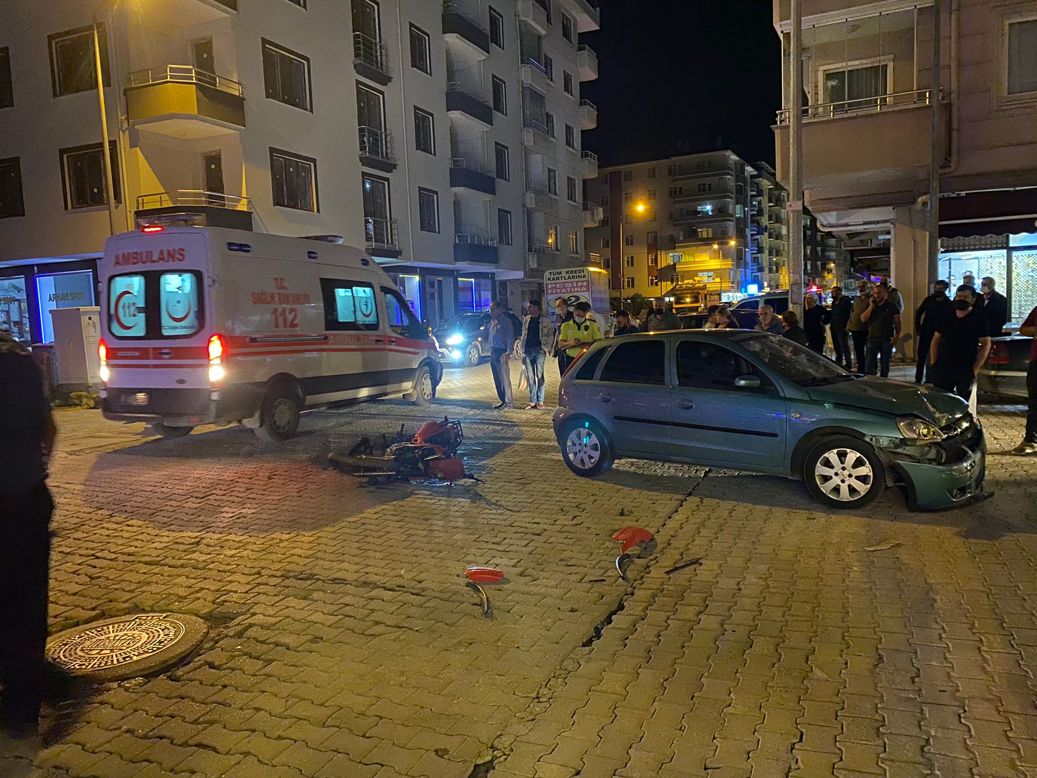 Boğaziçi Mahallesi motosiklet ile araba çarpıştı 1 yaralı