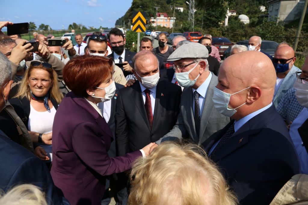 CHP heyeti Meral Akşener'i karşıladı