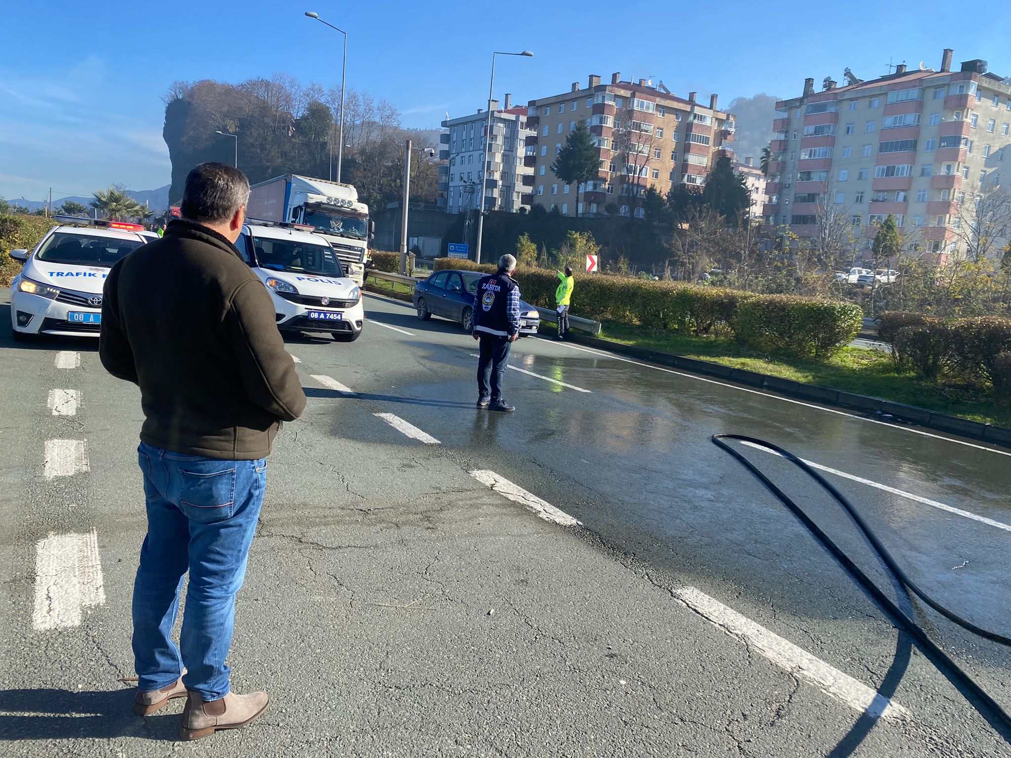 Sondakika .. Karşıdan karşıya geçen yaya'ya araba çarptı