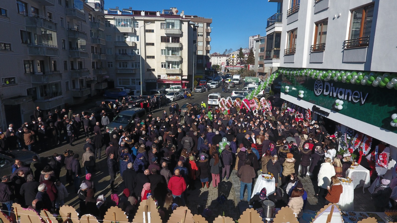 Arhavi Divanev Mobilya Açılışı Yoğun Bir Katılımla Yapıldı
