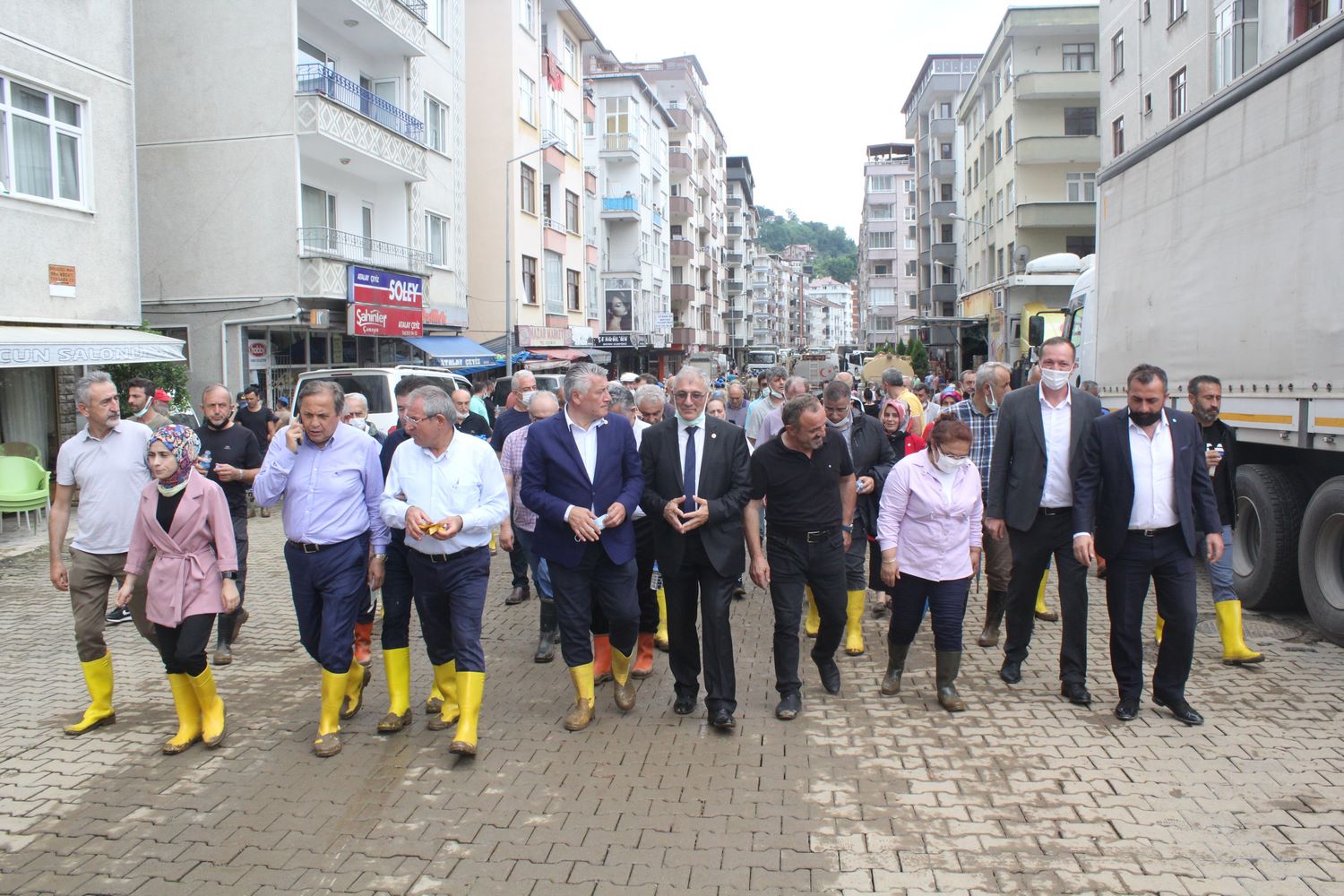 CHP Heyeti ve İlçe Belediye Başkanları Sel Felaketinin Ardından İncelemelerde Bulundu