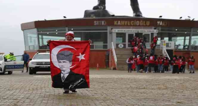 Arkadaşlarının her 10 Kasım'da yaptığını bu kez onlar yaptı