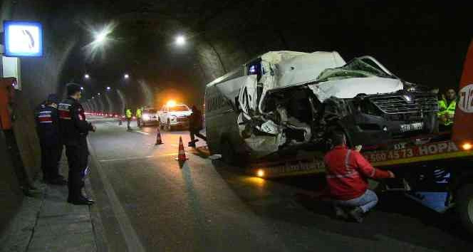 Cankurtaran tünelindeki kazada hurdaya dönen araçtan sağ kurtuldu