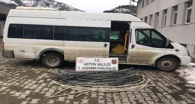 Çalıştıkları iş yerinden kablo çalan iki kişi yakalandı