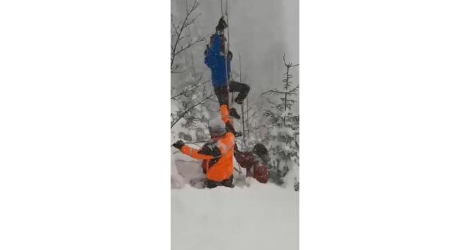 Kayak merkezinde telesiyejde mahsur kalan 6 kişi kurtarıldı