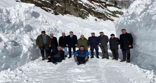 Macahel'de kar kalınlığı 3 metreyi buldu