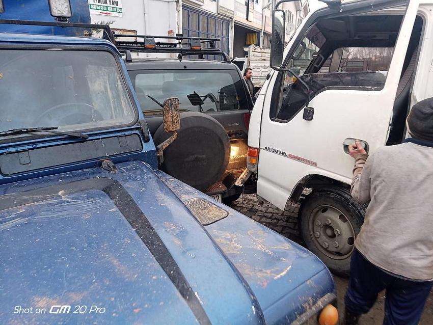 Arhavi Sanayi'de maddi hasarlı  Kaza meydana geldi.