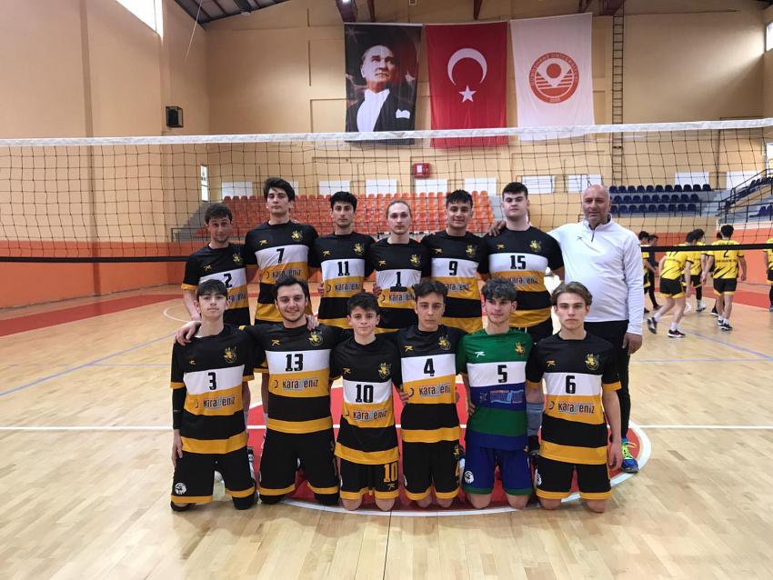 Artek voleybol takımı tüm maçları yenilgisiz bitirdi